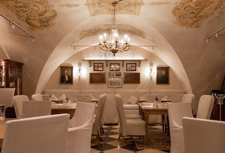 Большой зал в Малый зал