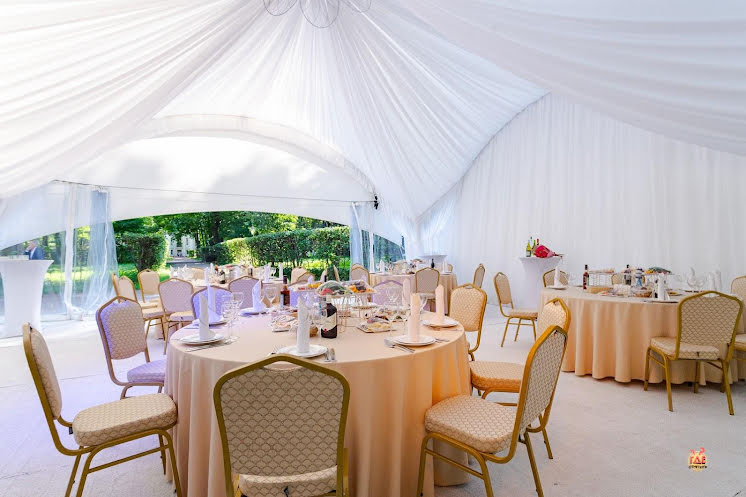 Шатёр у Каменной Оранжереи в «Усадьба Кусково» фотография №11