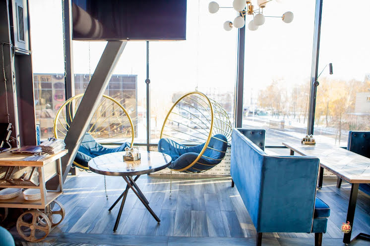 Основной зал в «ИКRA. Restoclub & karaoke» фотография №8