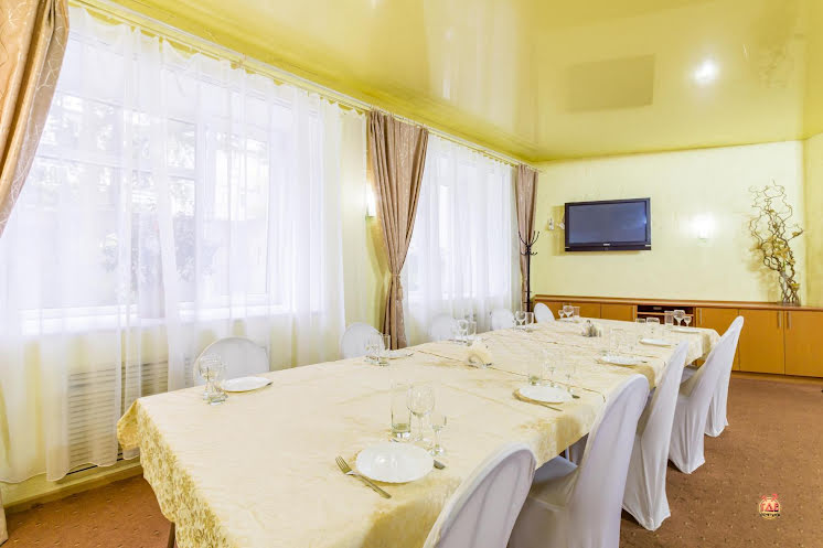 Зал на 30 человек в «Кафе на Первомайской» фотография №1