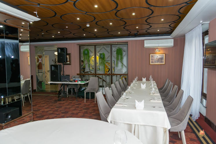 Основной зал в «Бристоль» фотография №10