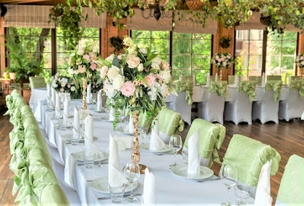 Зал оранжерея в Зал Караоке 