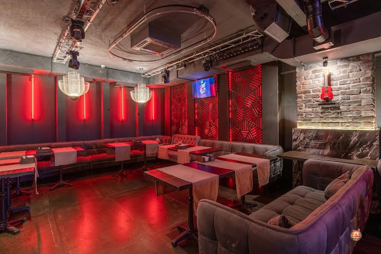 Зал бара в «Бард&Укулеле» фотография №9