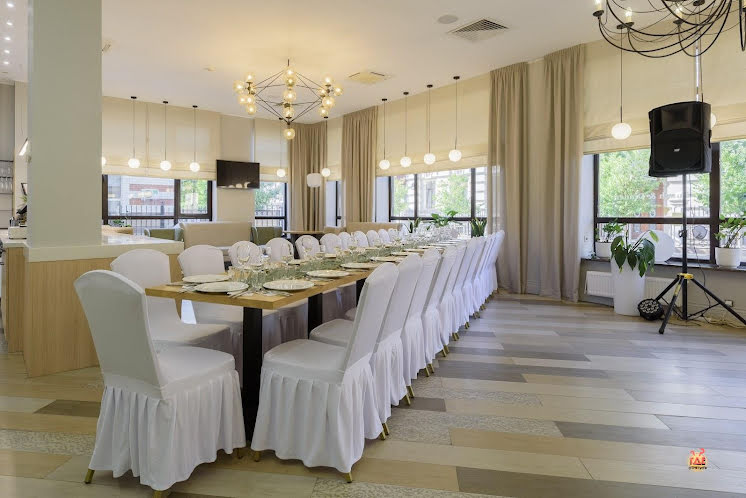 Основной зал в «Raymond» фотография №10