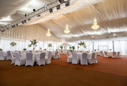 Банкетный шатер "Кристалл" в Банкетный шатер "Замок" 