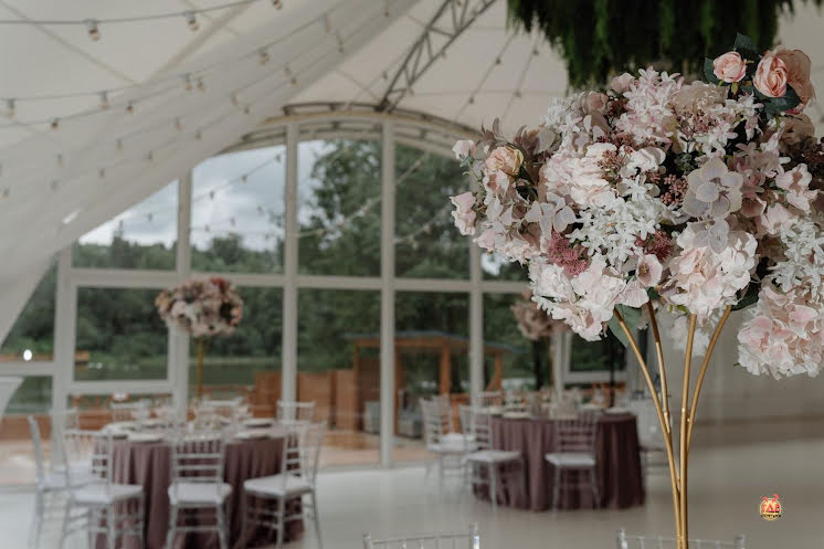 Шатер у озера в «Гребнево» фотография №4