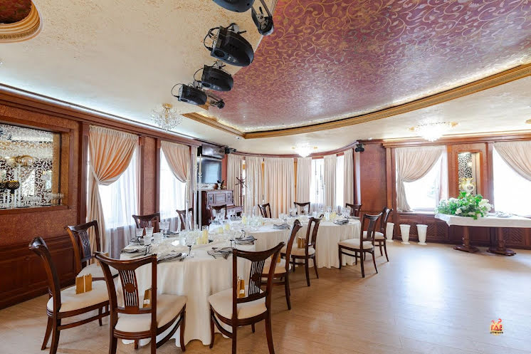 Основной зал в «Дворянское гнездо» фотография №2