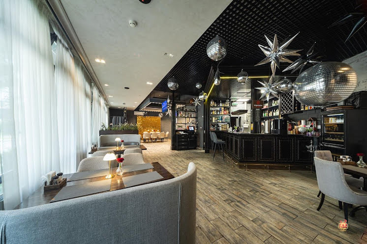 Основной зал в «Belle Famille» фотография №9