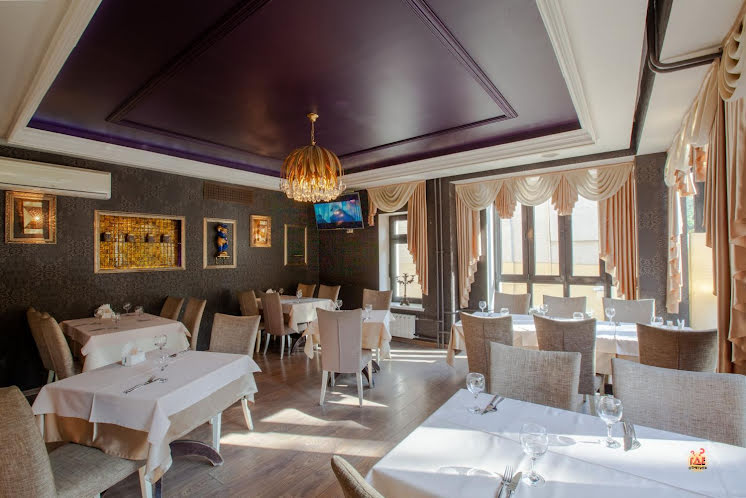 Зал ресторана на 2 этаже в «Сандал» фотография №7