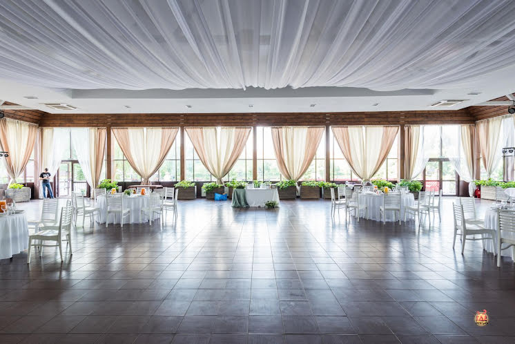 Банкетный зал Ostrov Hall в «Рыболовная усадьба - Парк-отель Остров» фотография №2