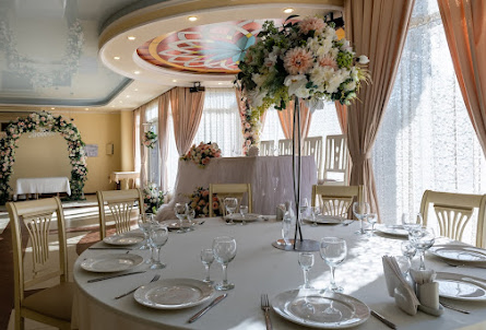 Большой зал в Малый зал