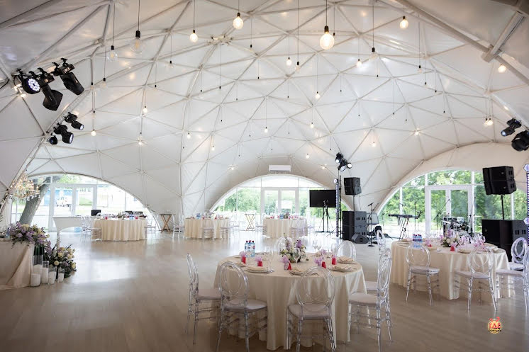 Шатер в яблоневом саду в «Коломенское» фотография №2