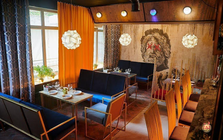 Основной Зал в «Haze Bar на Бажова» фотография №1