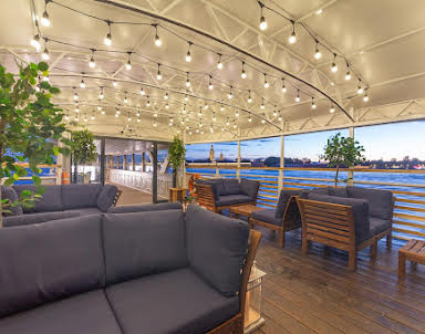 День рождения в Теплоход "Амели"