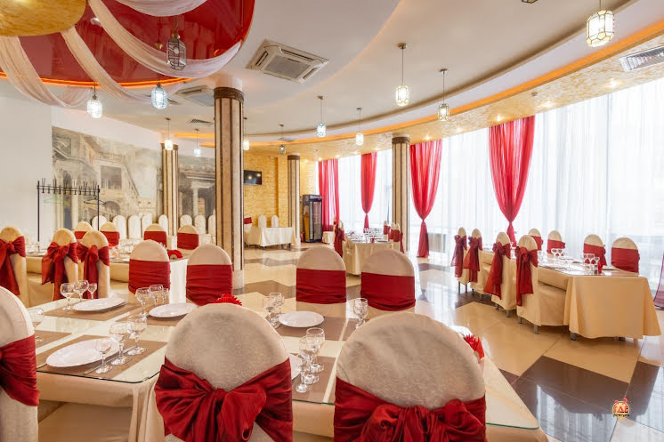 Зал «Бордовый» в «У Озера ​на Героев Космоса» фотография №9