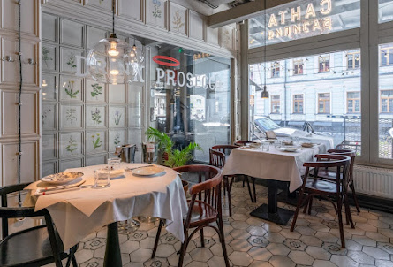 Зал первого этажа в Зал первого этажа