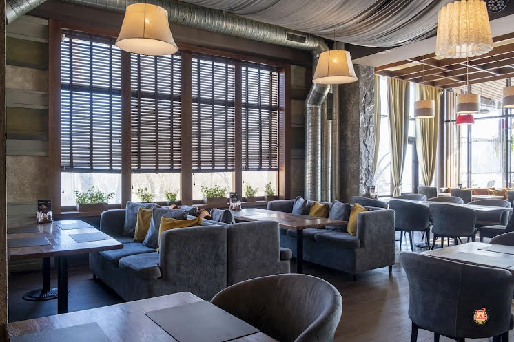 Основной зал  в «Мангал» фотография №3