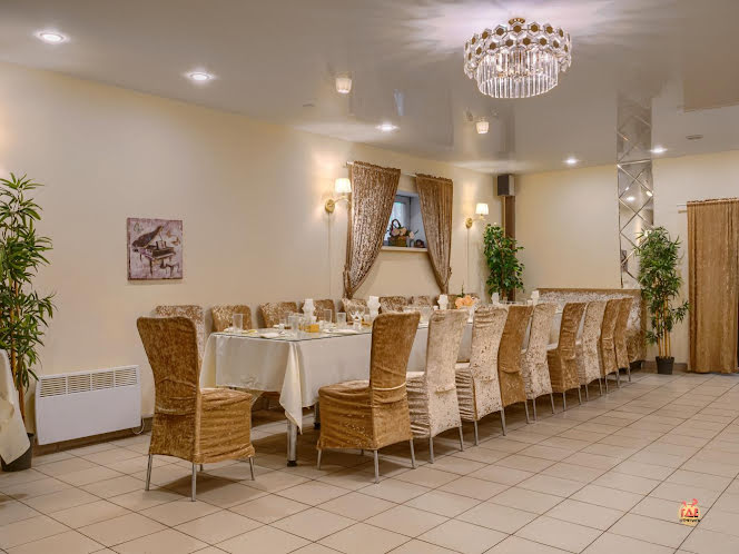 Основной зал в «СВ-кафе на Гагарина» фотография №2