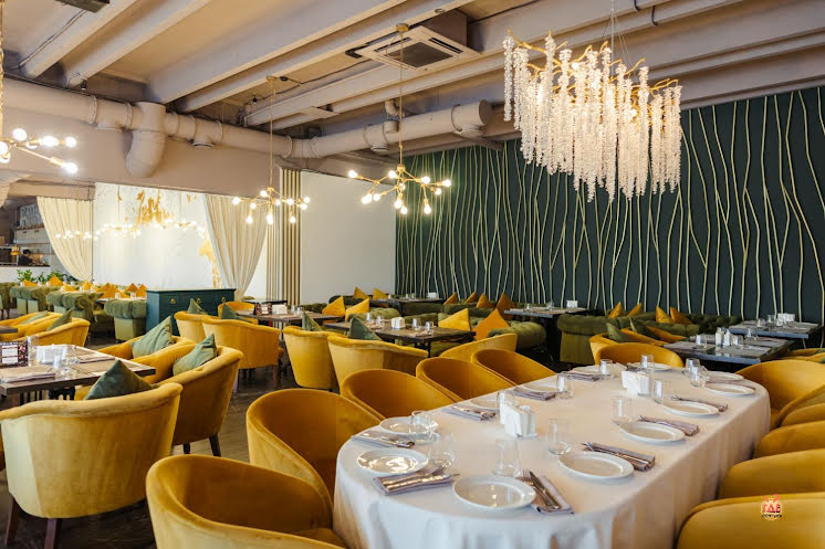 Основной зал в «Сытый лось на Коломенской» фотография №9