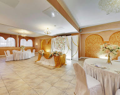 День рождения в Almond