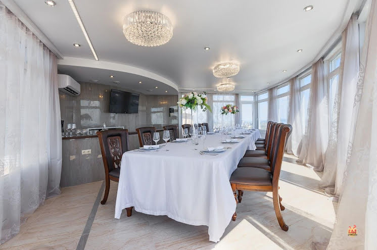 Основной зал  в «Небо» фотография №8