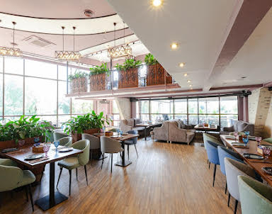  ресторан Шато Манави на Адмирала Лазарева