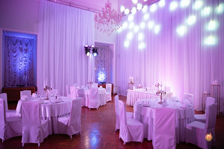 Основной зал в «COM.NATA на площади Труда» фотография №13