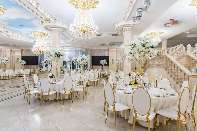 Император Холл фотография №17