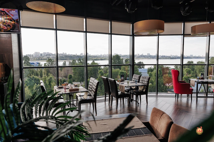 Основной зал  в «Panorama Steak House» фотография №1