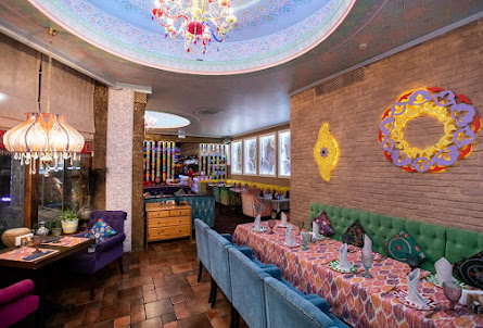 Цветной зал в Каминный зал