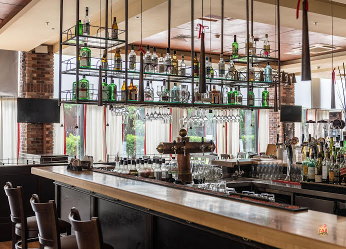 Зал ресторана BRAUPLATZ в «Cosmos Yaroslavl Hotel» фотография №6