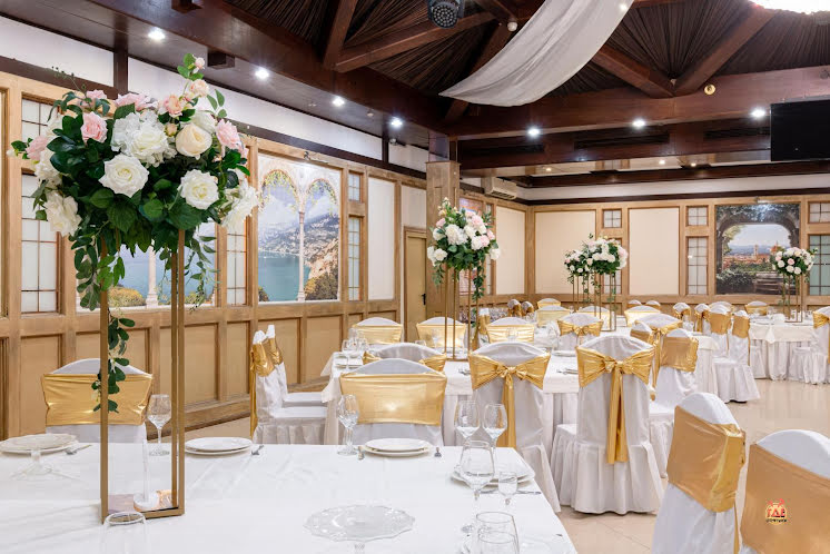 Большой зал в «Люкс» фотография №10