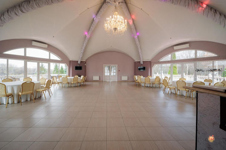 Основной зал в «Ресторан «Кутузов» в Московской области» фотография №10