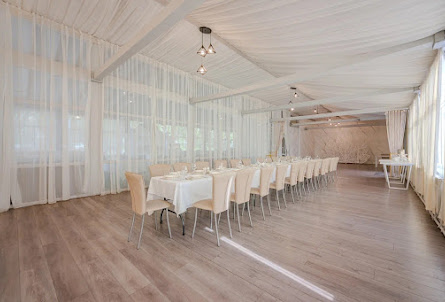 Зал на 120 человек в Зал на 40 человек