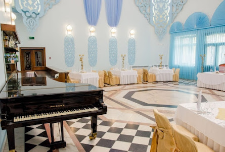 Зал «Хрустальный» в Зал «Хрустальный»