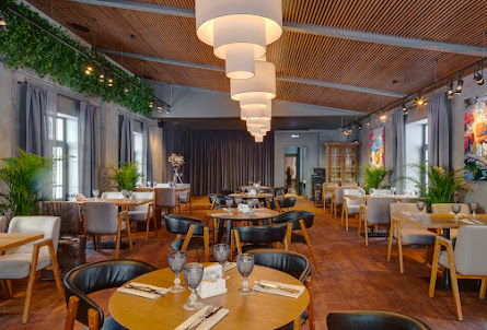 Основной зал в Зал с круглым столом