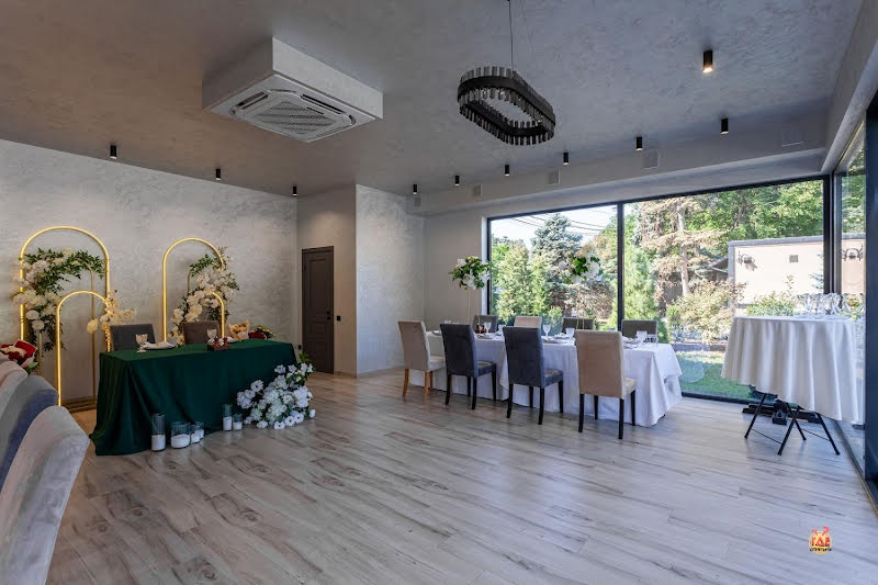 Двин Холл фотография №16