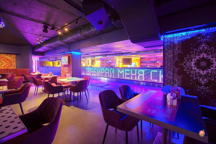 Основной зал  в «Руки ВВерх! Бар на Московском» фотография №7