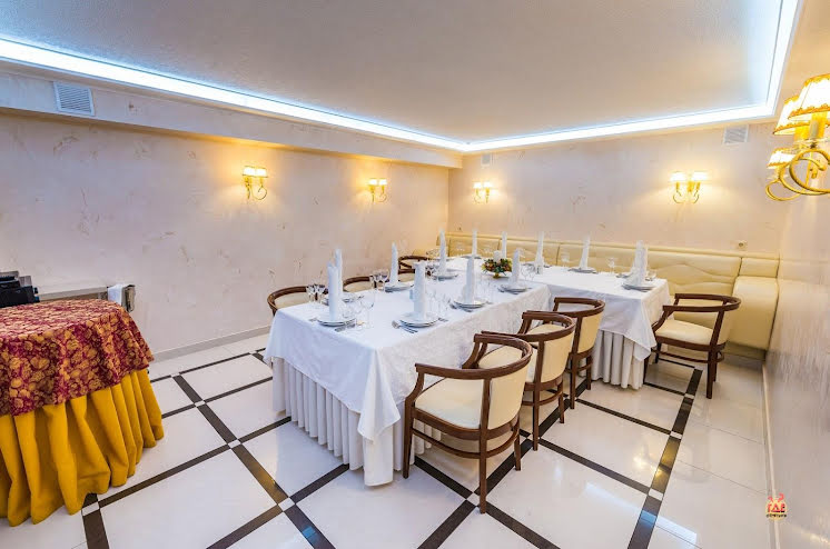 Белый зал в «ЛЕОН на Металлургов» фотография №3