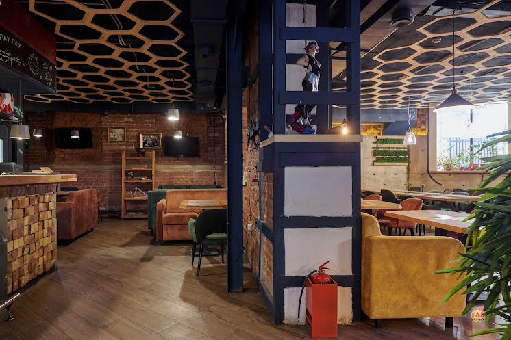 Зал на 1 этаже в «Корова на бочке на Карла Маркса» фотография №11