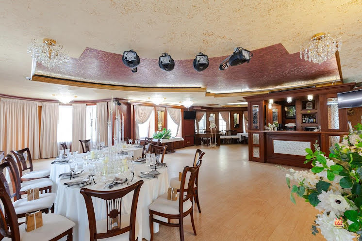 Основной зал в «Дворянское гнездо» фотография №5