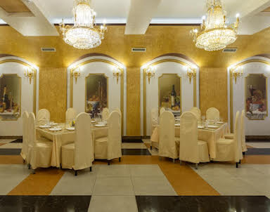  ресторан У Озера ​на Героев Космоса