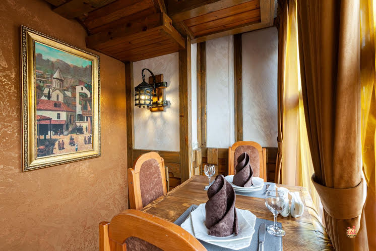 Основной зал в «Вкус Грузии» фотография №15