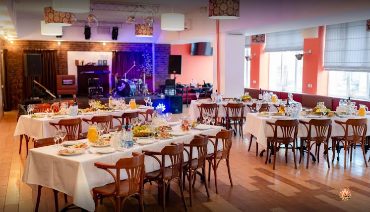 Основной зал в «Bufet» фотография №16