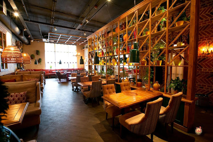 Основной зал в «Хачапури и Вино на Молодёжном» фотография №1