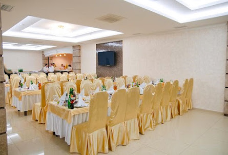 Зал на 150 человек в Зал на 40 человек