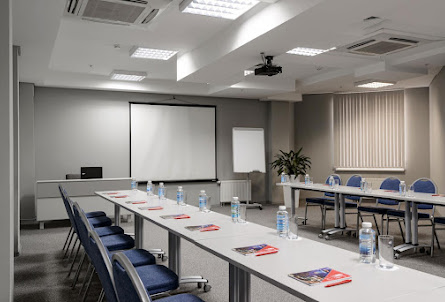 Конференц-зал «Июль» в Конференц-зал «Сентябрь»