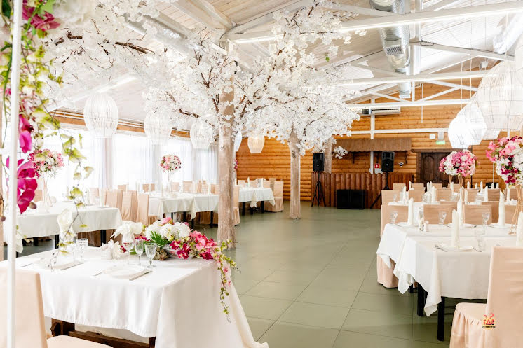 Зал «Яблоневый сад» в «Валенок» фотография №9