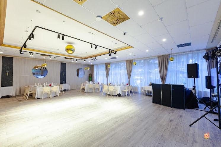 Зал ресторана в «Истра Гарден» фотография №13