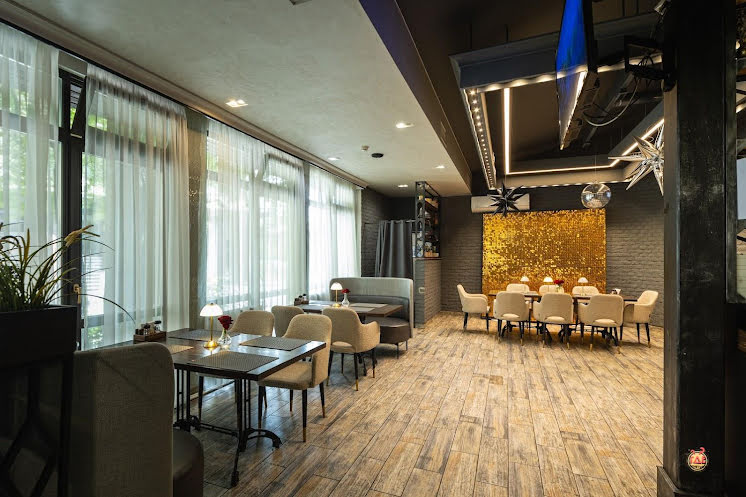 Основной зал в «Belle Famille» фотография №15